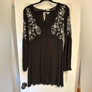FRANCESCAS black lace long sleeve swing dress, size large